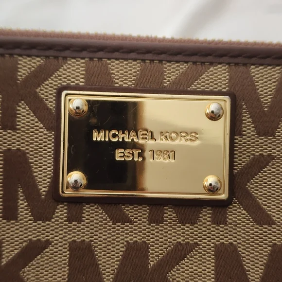 🚫SOLD🚫 MK Michael Kors Continental Signature Fabric Logo Wallet Zip Around - Picture 3 of 11